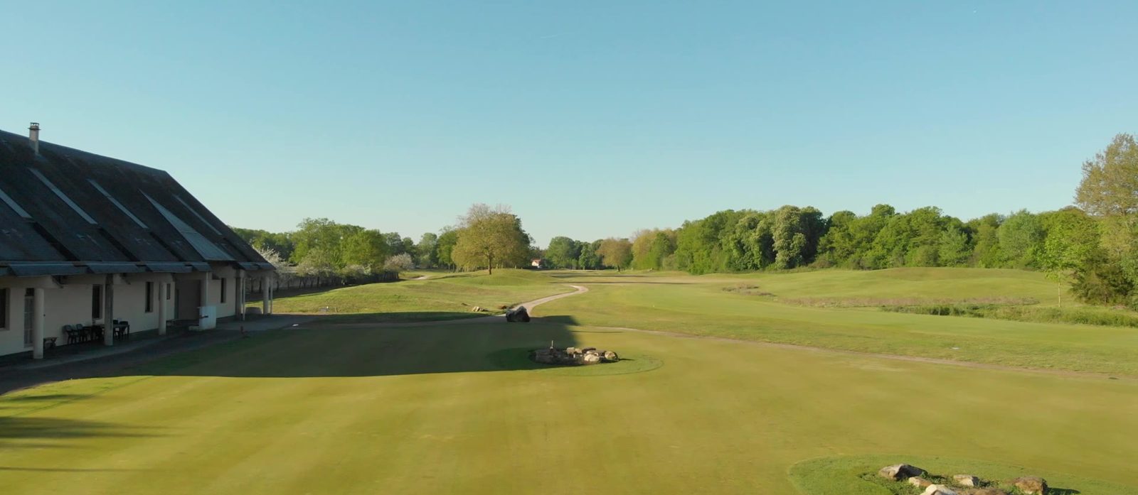 Fairway du Golf Clément Ader devant le club-house